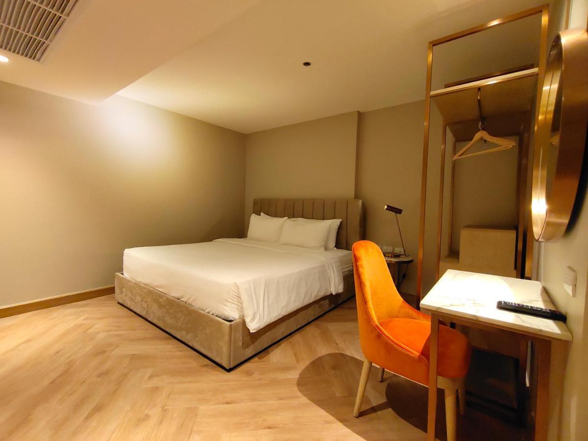 Away Bangkok Riverside Kene Екстер'єр фото